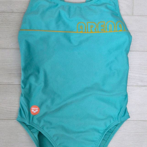 아레나 여아 수영복 80사이즈 내놓습니다.