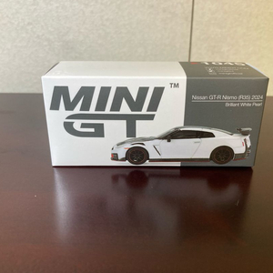 미니지티 1045 닛산 GT-R R35 니스모 화이트 이미지