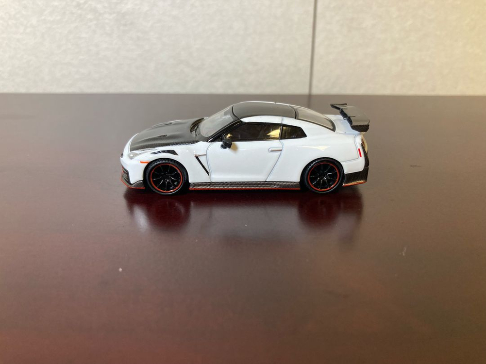 미니지티 1045 닛산 GT-R R35 니스모 화이트 이미지