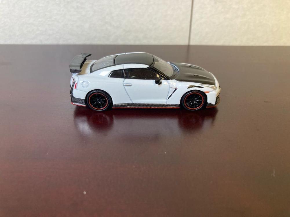 미니지티 1045 닛산 GT-R R35 니스모 화이트 이미지
