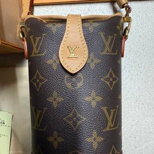 루이비통 폴드미 폰 파우치 모노그램 미니백 크로스백