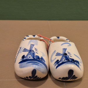 엔틱소품.네덜란드 나막신(도자기)