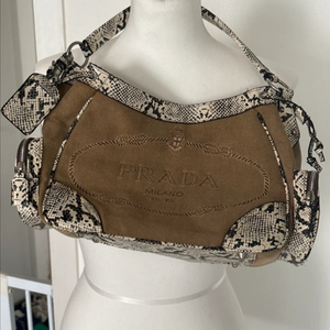 프라다 스네이크 패턴 핸드백