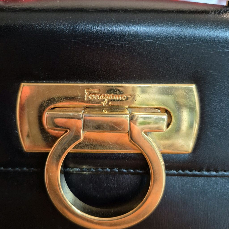 페라가모 캘리백--1