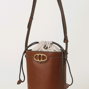 단종된색 아떼 바네사브루노 가방 베지터블 레더 버킷백