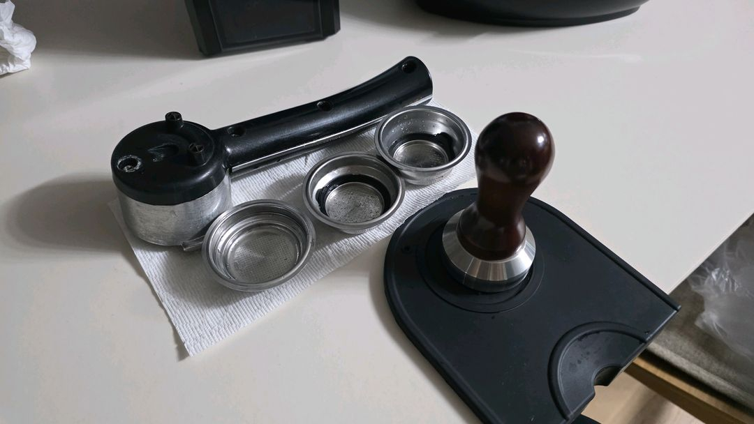 드롱기 커피 머신과 그라인더 세트 이미지