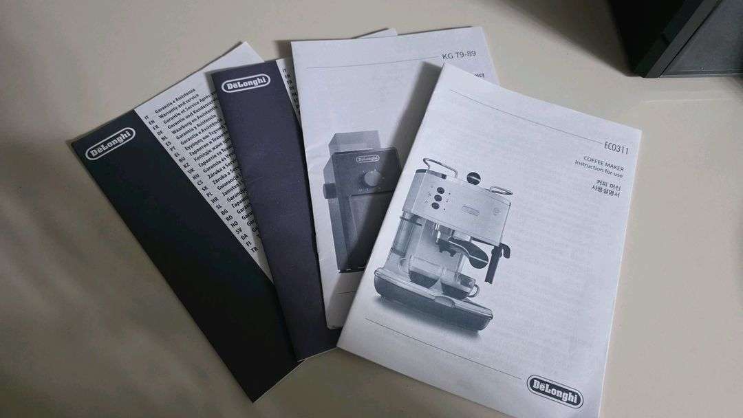 드롱기 커피 머신과 그라인더 세트 이미지