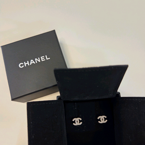 샤넬 CC 로고 미니 귀걸이