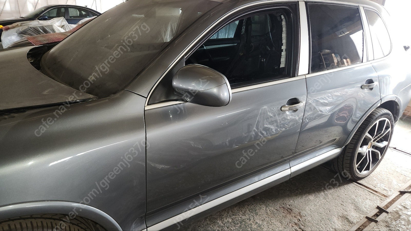 [중고]2005년식 955 카이엔 4.5L V8 운전석 도어 앗세이 판매합니다 (쥐색)--2