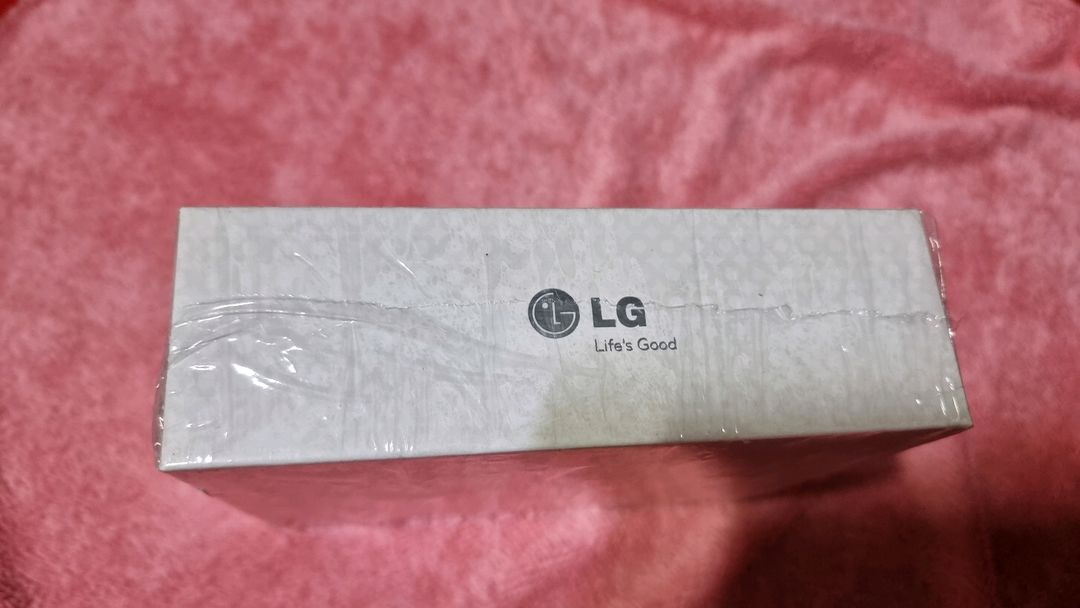 LG 윙 미개봉 새제품--1