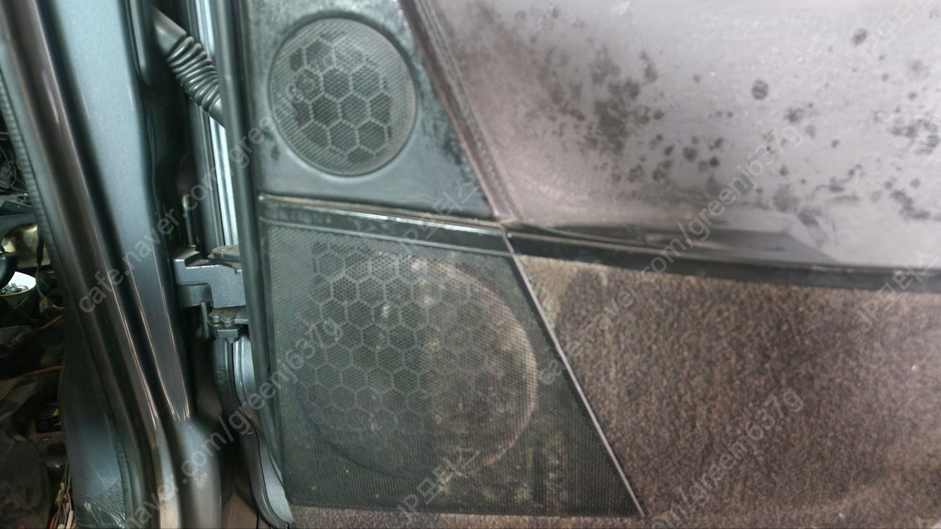 [중고] 2005년식 955 카이엔 4.5L V8 리어 왼쪽 도어 앗세이 판매합니다--4