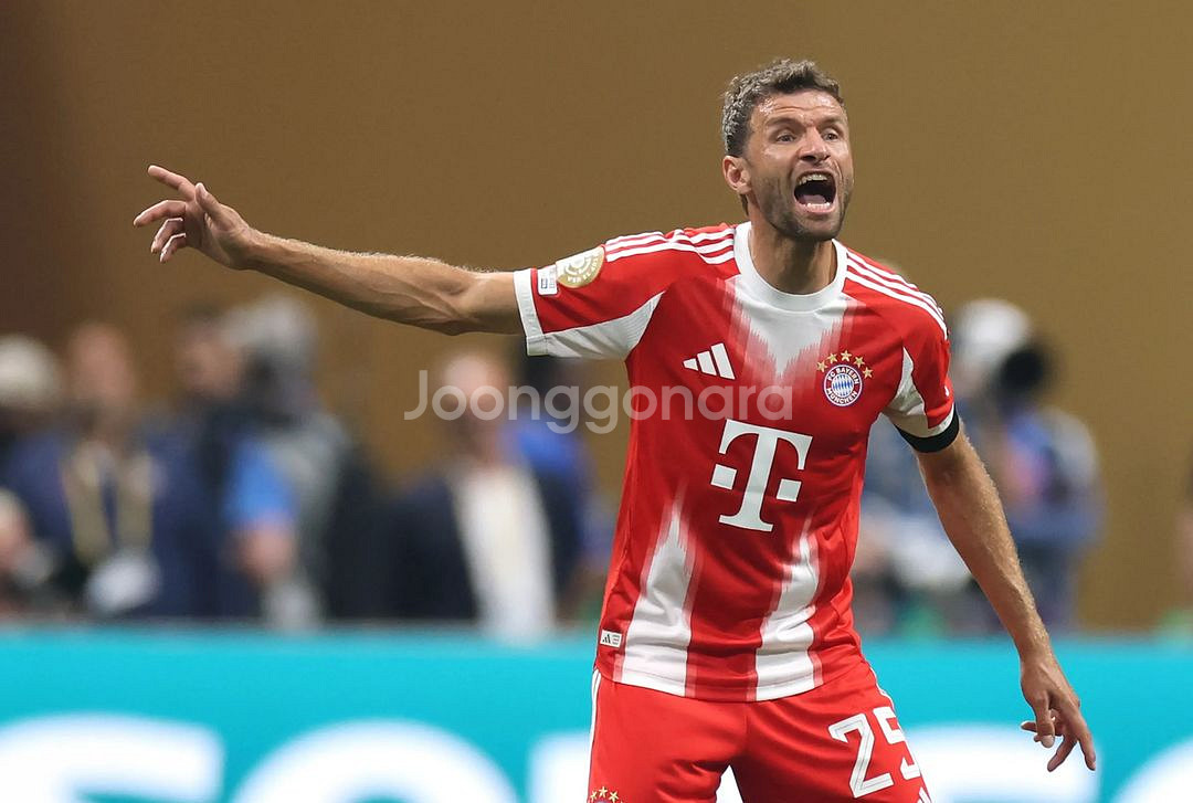 (새상품) 25-26 바이에른 뮌헨 홈 No.25 뮐러 기념 정품 유니폼--8