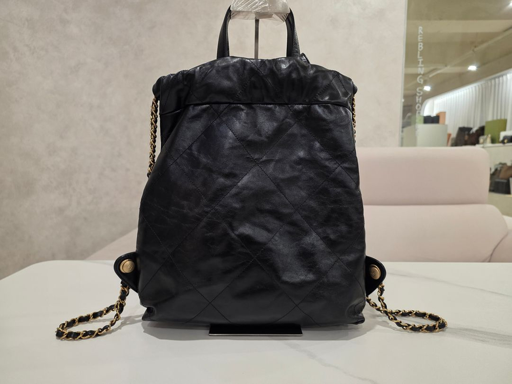 샤넬 22백팩 스몰 금장 신형내장칩--1