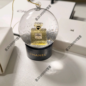 샤넬 뷰티 스노우볼 미니 2025년 오너먼트 장식