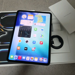 아이패드프로11 M4 256 와이파이 스블 신품급(올해 10월 구매, 사이클 1회)
