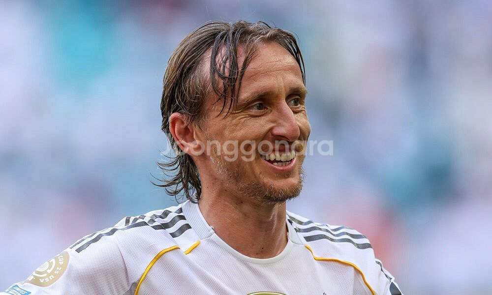 (새상품) 25-26 레알 마드리드 홈 긴팔 모드리치 챔스 정품 유니폼--7