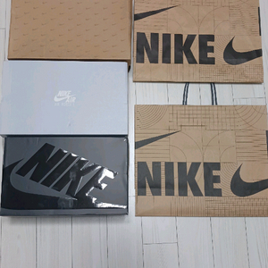 나이키 에어포스 슈프림 블랙박스+에어포스 실버박스+에어맥스 플러스 롬박스+쇼핑백 2개