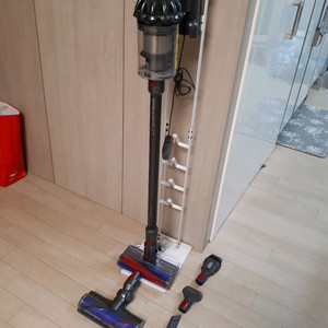 다이슨 싸이클론 v10엡솔루트청소기: 밧정품 거의새밧데리풀셋구성