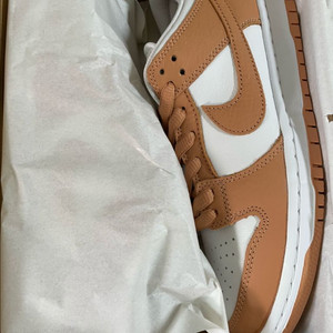 나이키 SB 덩크 로우 라이트코냑 265 판매합니다