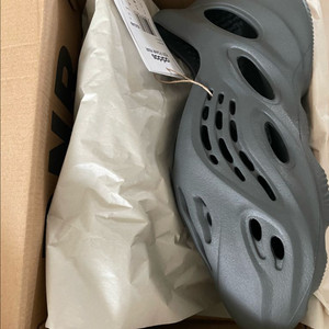 아디다스 이지폼 265 판매합니다