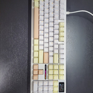 독거미 F108 Pro 카라멜라떼축 팝니다.