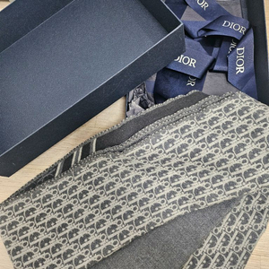 디올 오블리크 머플러