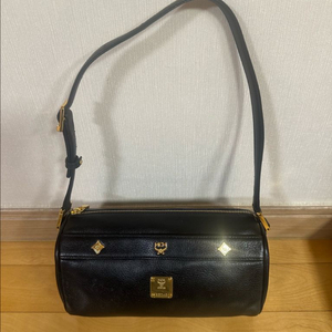 MCM 배럴백 가죽 원통형 숄더백 거의 새제품