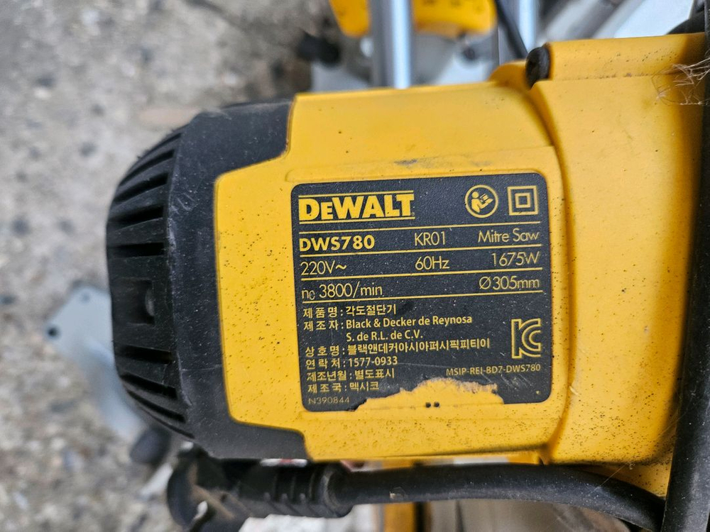 디월트 슬라이딩 각도절단기 판매합니다 이미지