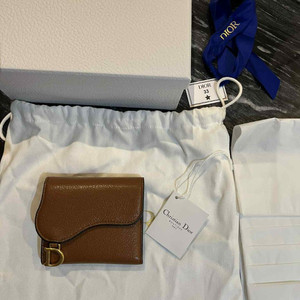 [새상품] 디올 새들 로터스 반지갑 신세계 구매