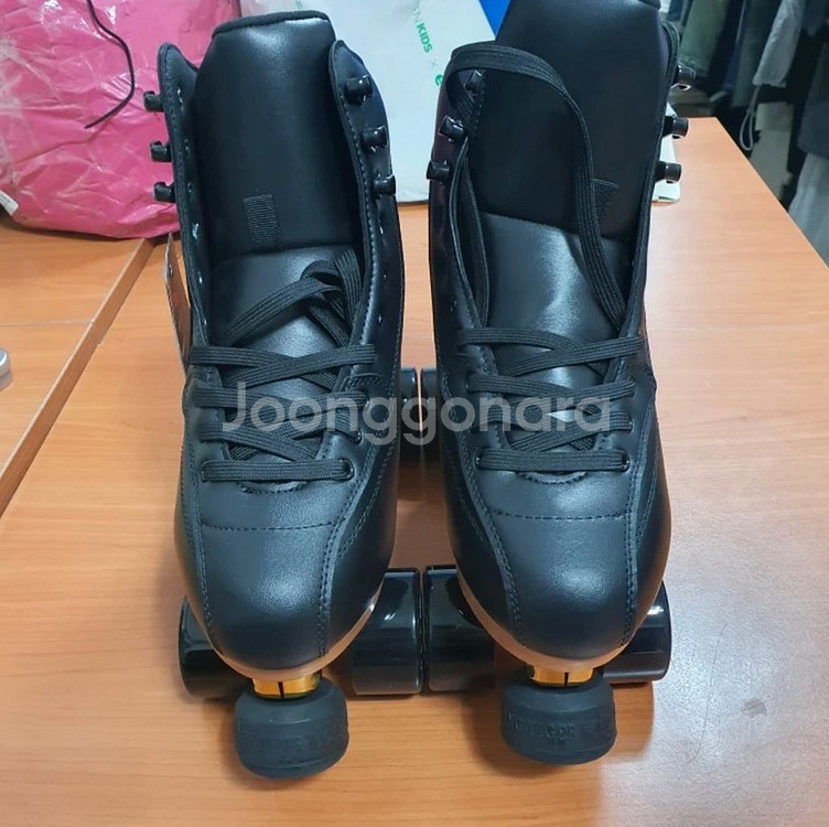 블랙 롤러스케이트 팝니다--0