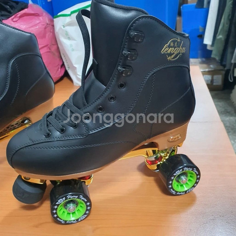 블랙 롤러스케이트 팝니다--1