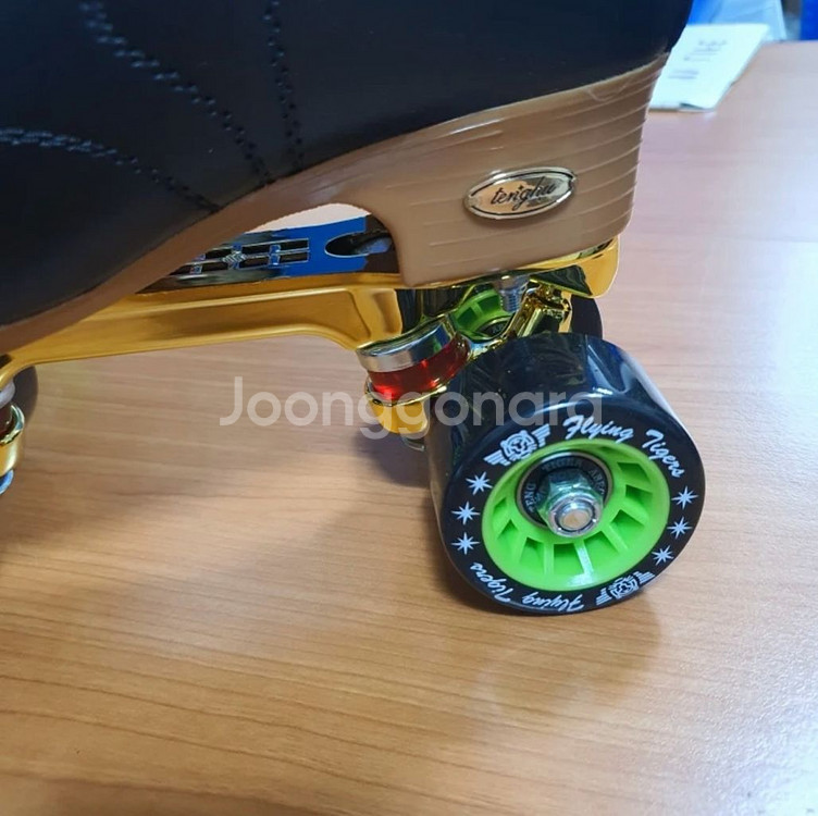 블랙 롤러스케이트 팝니다--3