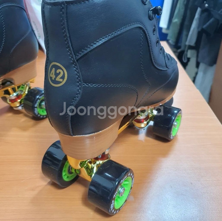 블랙 롤러스케이트 팝니다--4