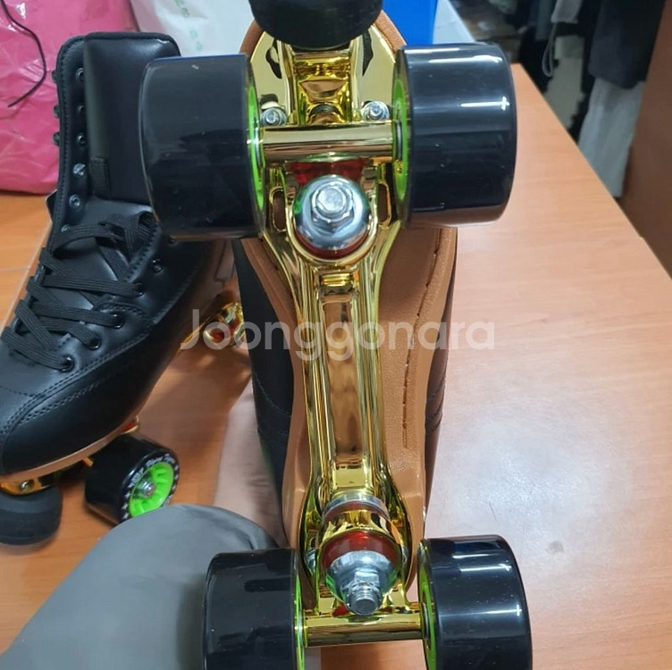 블랙 롤러스케이트 팝니다--5
