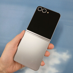 상태아주깨끗 갤럭시Z플립6 256기가 실버 공기계 중고폰 서울중고폰매장 효도폰 알뜰폰 서브폰