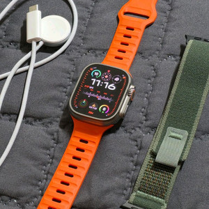 애플워치 울트라1(1세대) 티타늄 셀룰러 49mm A급 노마드 오렌지 스트랩등 39만
