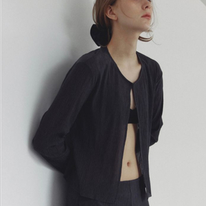 엘로주 플리츠가디건 챠콜네이비 완전새상품