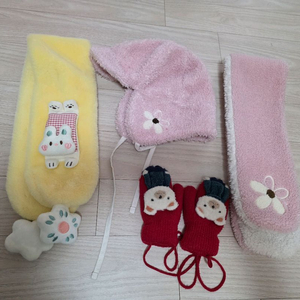 여아방한용품)모이몰른 목도리+털모자52+장갑 일괄