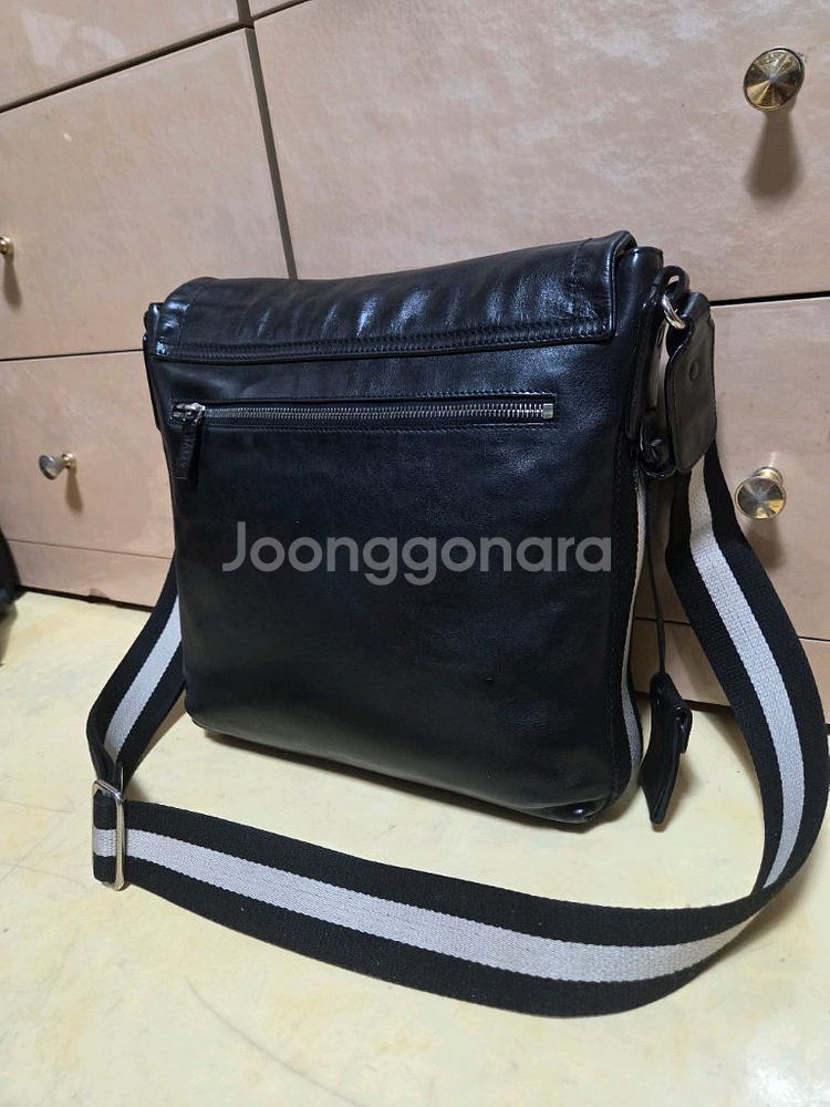 발리 정품 삼선 메신저백 레더--1