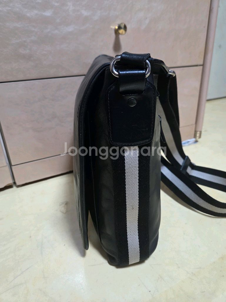 발리 정품 삼선 메신저백 레더--2