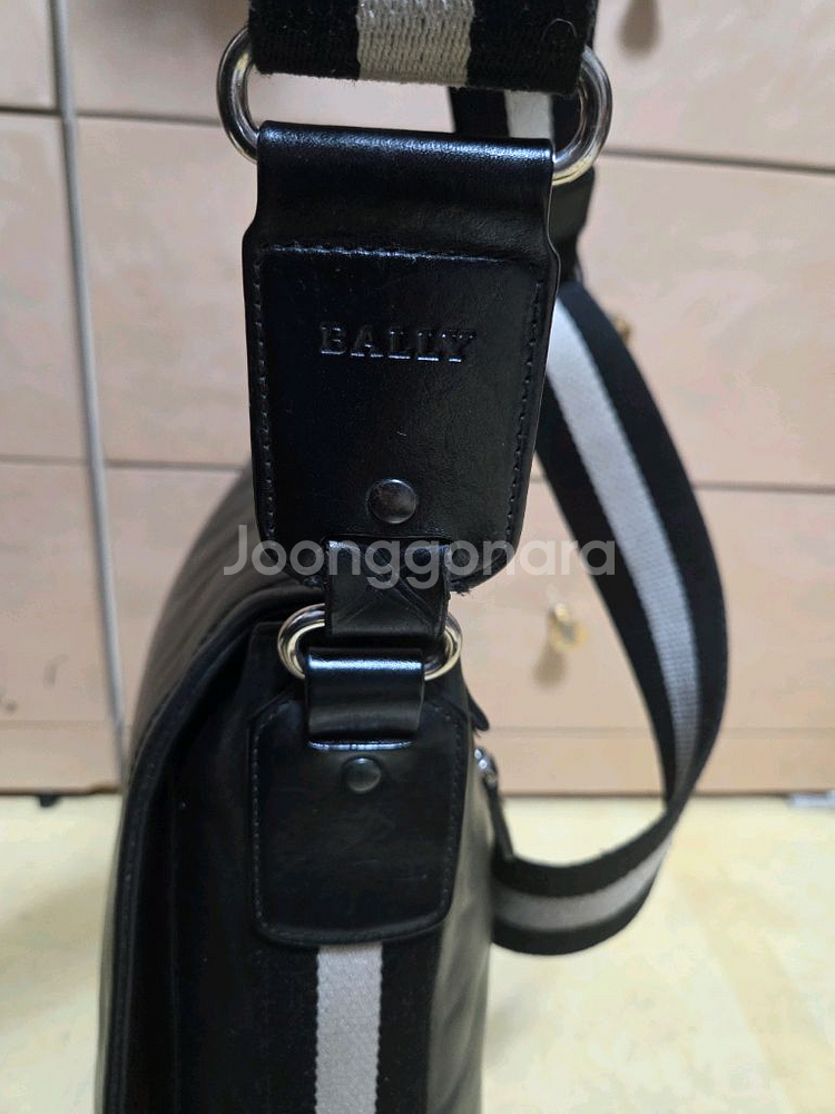 발리 정품 삼선 메신저백 레더--3