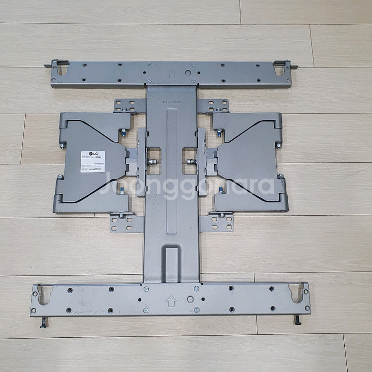LG TV 벽걸이브라켓 LSW440A (400mm /가로 x 400mm/세로), 상하 & 좌우 15도 각도가 조절이--2
