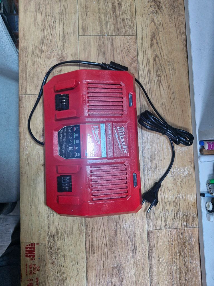 [정품]밀워키충전기M18DFC듀얼고속충전기 3배속도충전 미사용신품 이미지