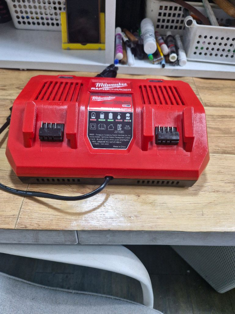 [정품]밀워키충전기M18DFC듀얼고속충전기 3배속도충전 미사용신품 이미지