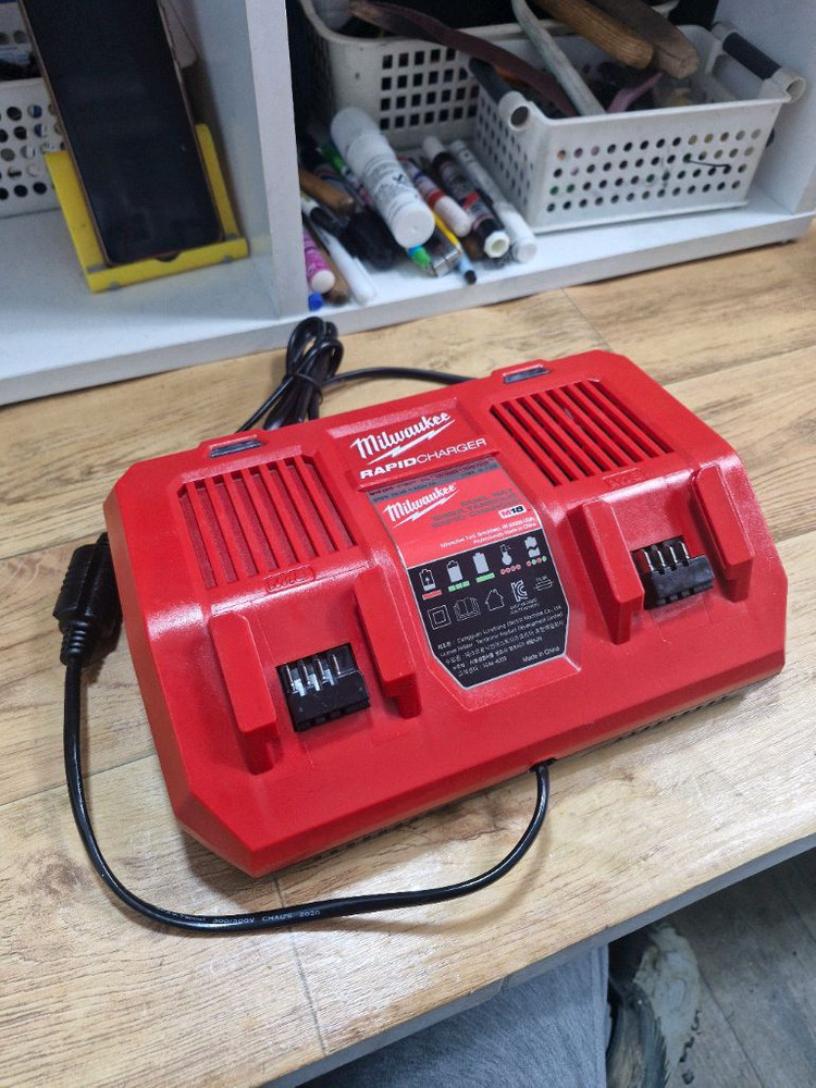 [정품]밀워키충전기M18DFC듀얼고속충전기 3배속도충전 미사용신품 이미지
