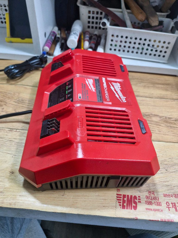 [정품]밀워키충전기M18DFC듀얼고속충전기 3배속도충전 미사용신품 이미지