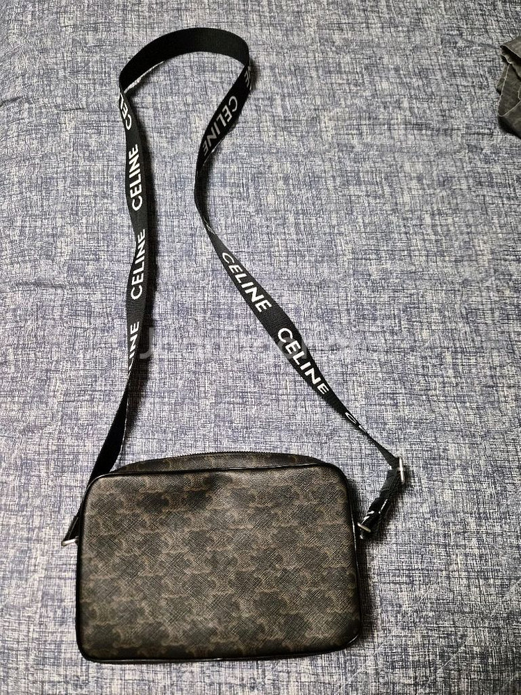 셀린느 트리옹프 메신저백--4