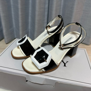 브루노말리 샌들