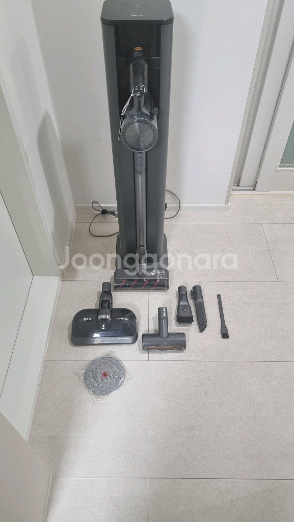 LG코드제로 무선청소기 풀세트 판매합니다 생태 좋습니다--0