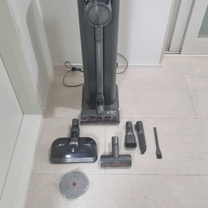 LG코드제로 무선청소기 풀세트 판매합니다 생태 좋습니다